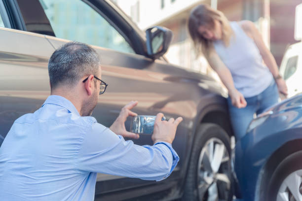 Professional Full Coverage Car Insurance technician working in Setauket, NY